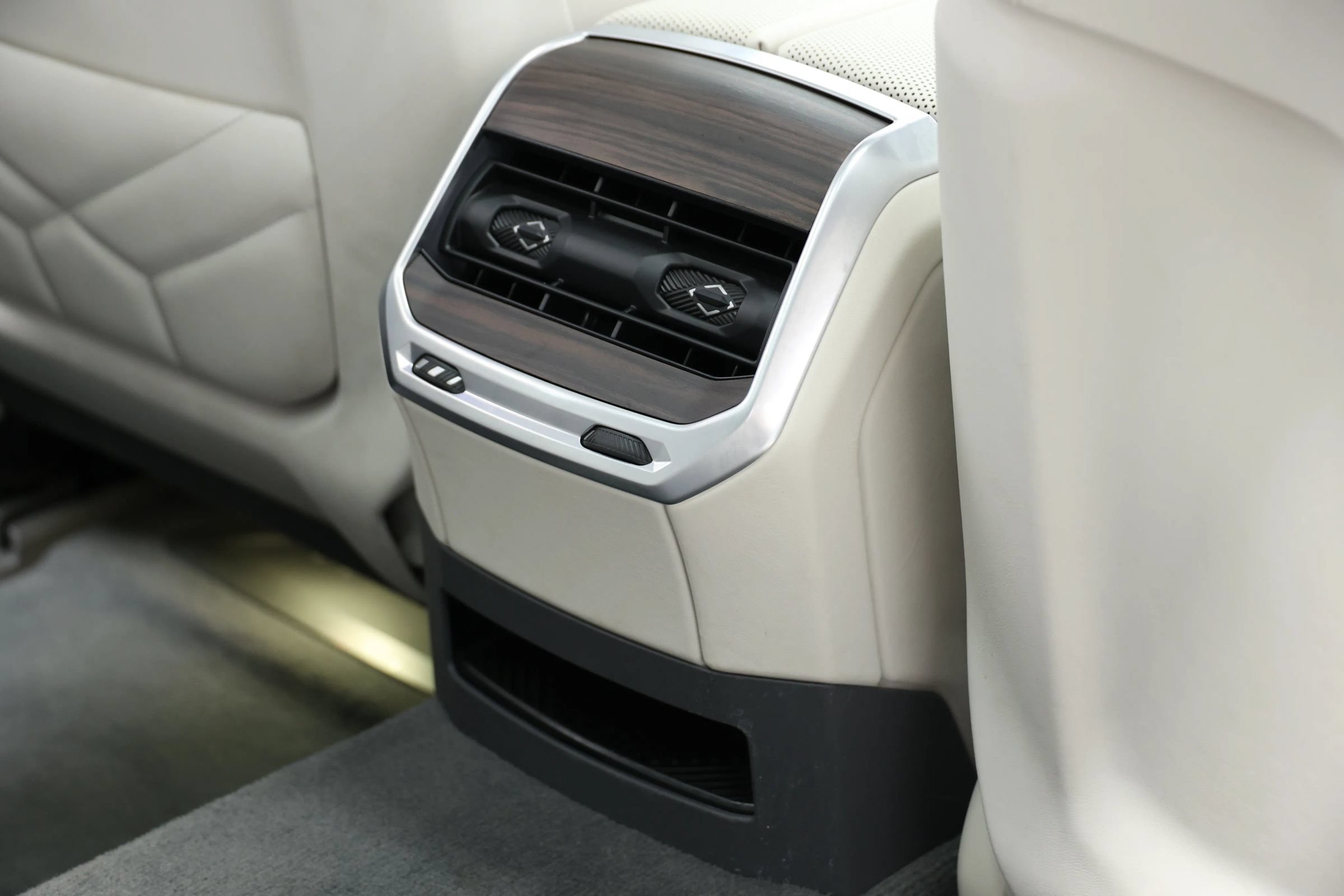 Used 2023 BMW i7 xDrive60 AWD/4WD image 96