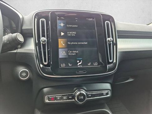Used 2022 Volvo XC40 T5 Momentum AWD/4WD image 14