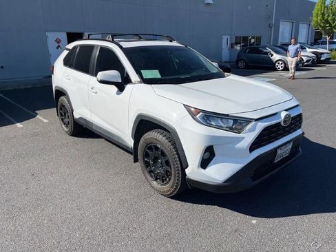 Used 2020 Toyota RAV4 XLE w/ Convenience Package image 1