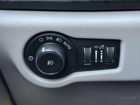 Used 2018 Chrysler Pacifica Touring-L Plus w/ Tire & Wheel Group image 30