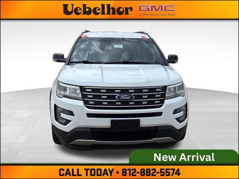 Used 2017 Ford Explorer XLT AWD/4WD image 2