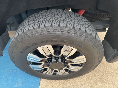 Used 2025 GMC Sierra 2500 Denali w/ Technology Package image 9