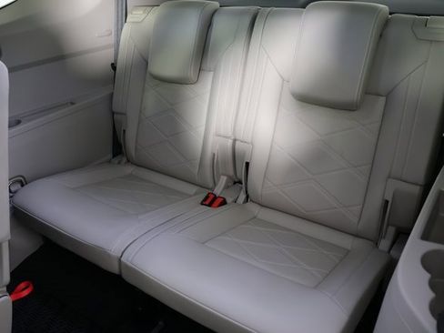 Used 2024 Volkswagen Atlas SE image 21