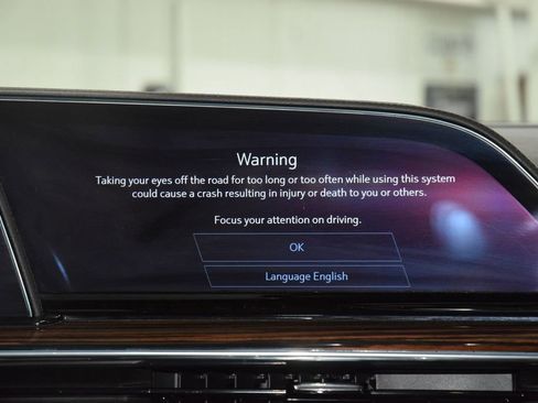 Used 2023 Cadillac Escalade Premium Luxury AWD/4WD image 33