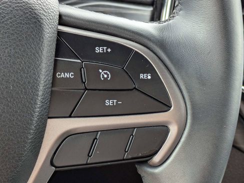 Used 2019 Jeep Grand Cherokee Laredo w/ Laredo X Package AWD/4WD image 31
