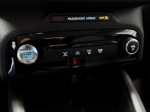 Certified 2025 Ford Escape Platinum image 34