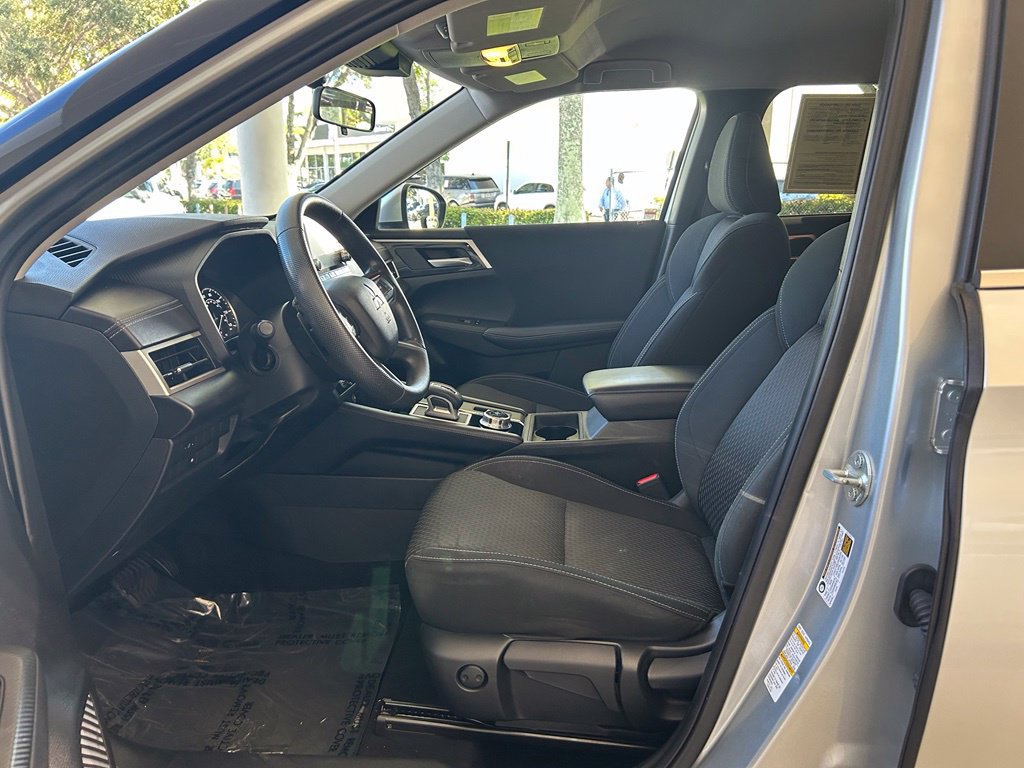 Used 2024 Mitsubishi Outlander ES FWD image 5