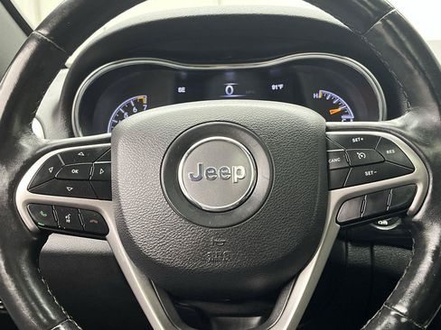 Used 2019 Jeep Grand Cherokee Altitude AWD/4WD image 15