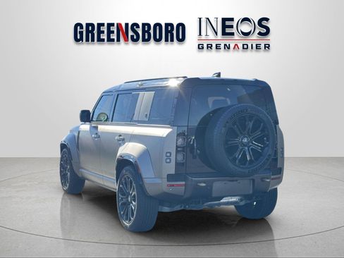 Used 2025 Land Rover Defender 110 AWD/4WD image 3