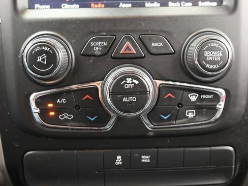 Used 2019 RAM 1500 Classic SLT w/ Luxury Group AWD/4WD image 23