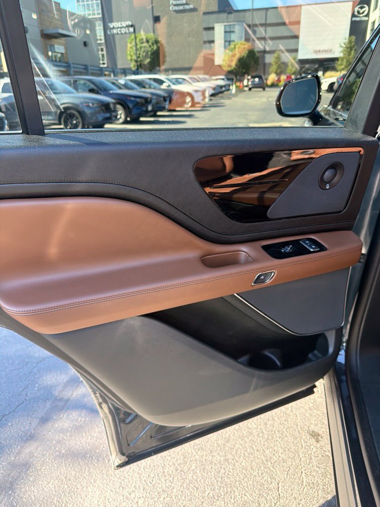 Used 2024 Lincoln Aviator Reserve w/ Elements Package Plus AWD/4WD image 8