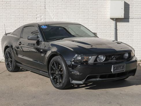 Used 2010 Ford Mustang GT image 5