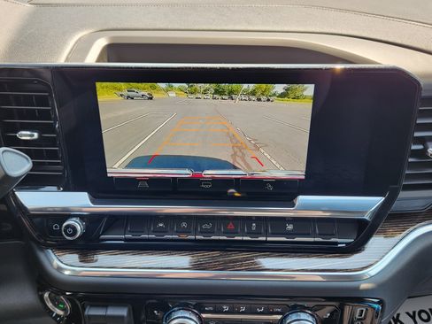 New 2025 GMC Sierra 1500 SLE w/ Preferred Package image 11