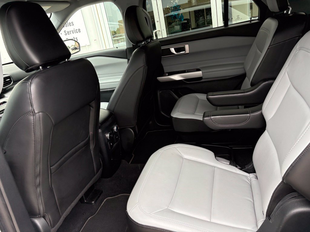 Used 2021 Ford Explorer XLT w/ Equipment Group 202A AWD/4WD image 13