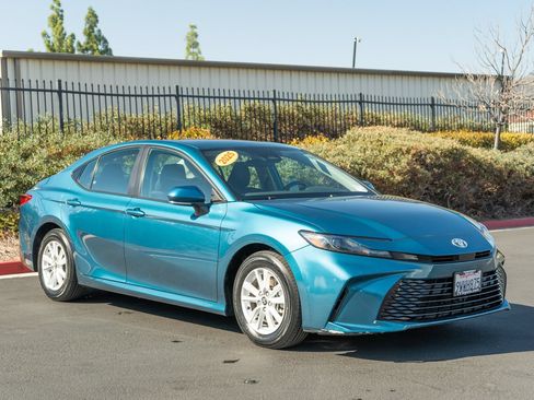 Used 2025 Toyota Camry LE FWD image 3