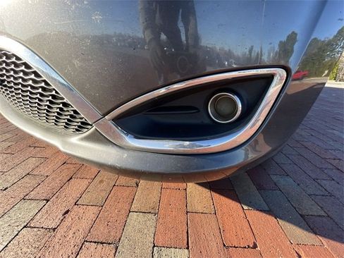 Used 2018 Chrysler Pacifica Touring Plus image 24