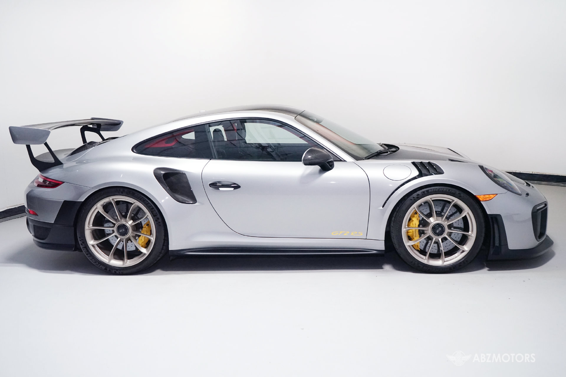 Used 2018 Porsche 911 GT2 RS RWD image 4
