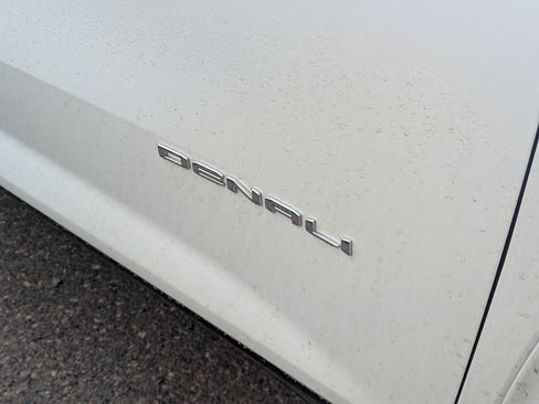 Used 2025 GMC Acadia Denali w/ Super Cruise Package image 9