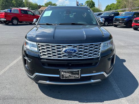 Used 2018 Ford Explorer Platinum AWD/4WD image 2