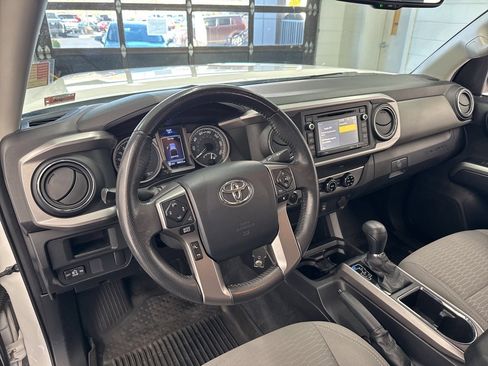 Certified 2017 Toyota Tacoma SR5 image 16