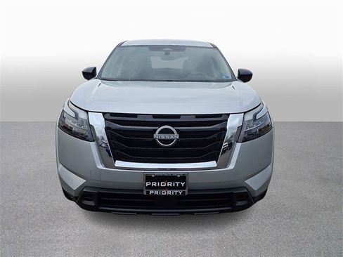 Used 2024 Nissan Pathfinder S image 2