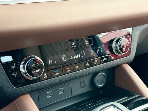 New 2026 Mitsubishi Outlander SEL image 11