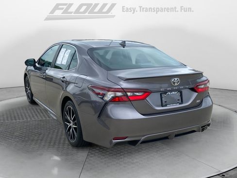 Used 2021 Toyota Camry SE w/ Convenience Package FWD image 6