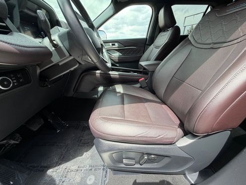 Used 2025 Ford Explorer Platinum w/ LUX Leather Package AWD/4WD image 11
