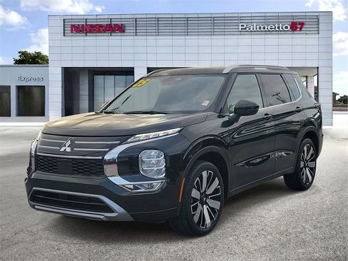 Used 2025 Mitsubishi Outlander SEL image 3