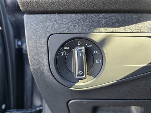 Used 2021 Volkswagen Tiguan SE R-Line image 22