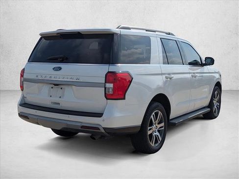 Used 2024 Ford Expedition XLT image 5