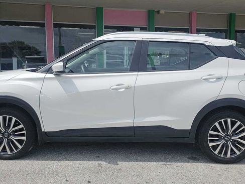 Used 2022 Nissan Kicks SV FWD image 2