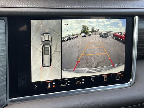 Used 2022 GMC Yukon Denali w/ Denali Ultimate Package AWD/4WD image 39