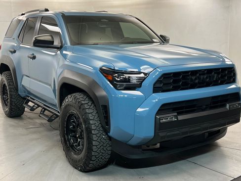 Certified 2025 Toyota 4Runner SR5 AWD/4WD image 8