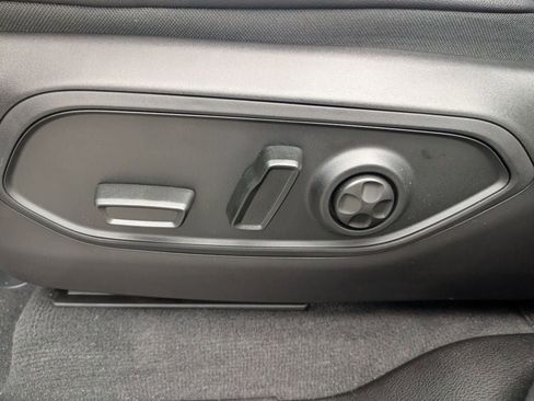 New 2025 Jeep Grand Cherokee Altitude image 13