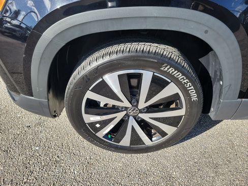 Used 2024 Volkswagen Taos SE image 17