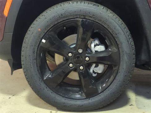 New 2025 Jeep Grand Cherokee Limited image 12