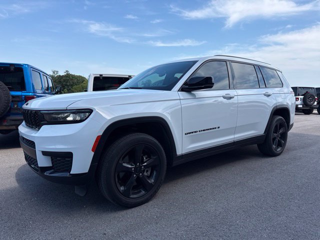 Used 2023 Jeep Grand Cherokee L Altitude AWD/4WD image 6