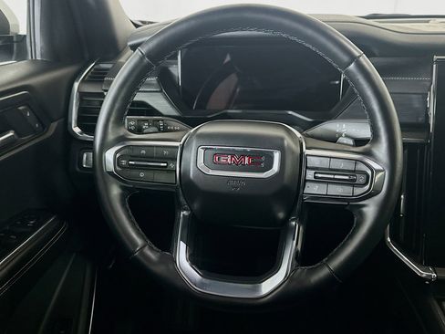 Used 2025 GMC Acadia Elevation image 18