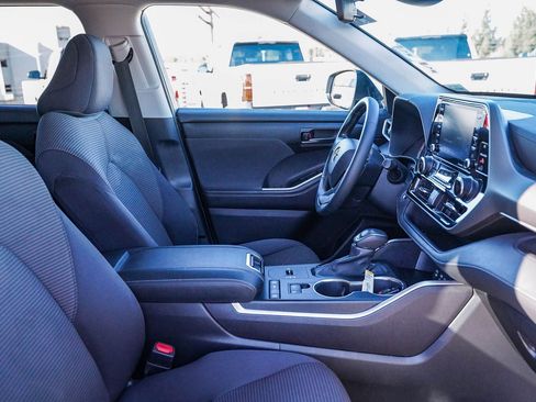 Certified 2022 Toyota Highlander LE image 17