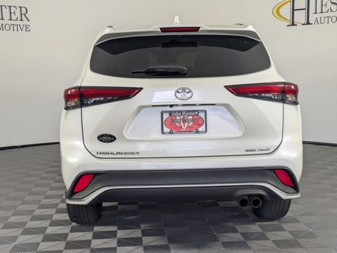 Used 2021 Toyota Highlander XSE AWD/4WD image 3