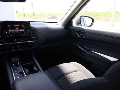 Used 2025 Nissan Pathfinder SV w/ SV Premium Package FWD image 28