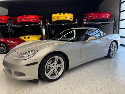 Used 2008 Chevrolet Corvette Coupe w/ Z51 Performance Package RWD image 6
