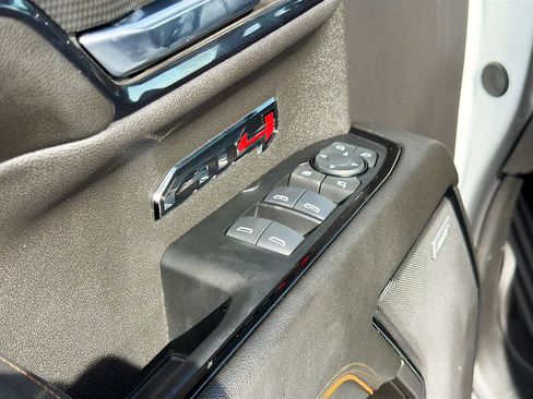 Used 2024 GMC Sierra 1500 AT4 w/ Technology Package AWD/4WD image 17