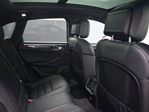 Certified 2024 Porsche Macan AWD/4WD image 7