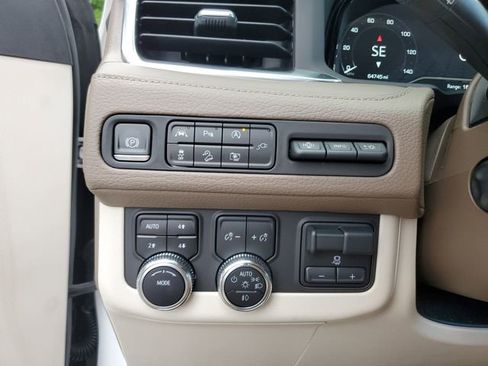 Used 2022 GMC Yukon XL Denali w/ Advanced Technology Package AWD/4WD image 29