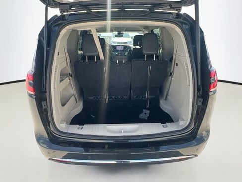 Used 2022 Chrysler Pacifica Touring-L FWD image 29