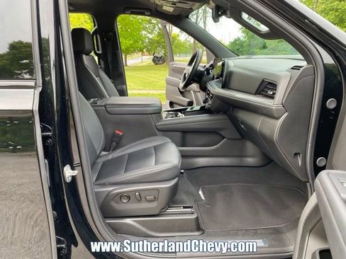 Used 2025 Chevrolet Suburban Z71 AWD/4WD image 16