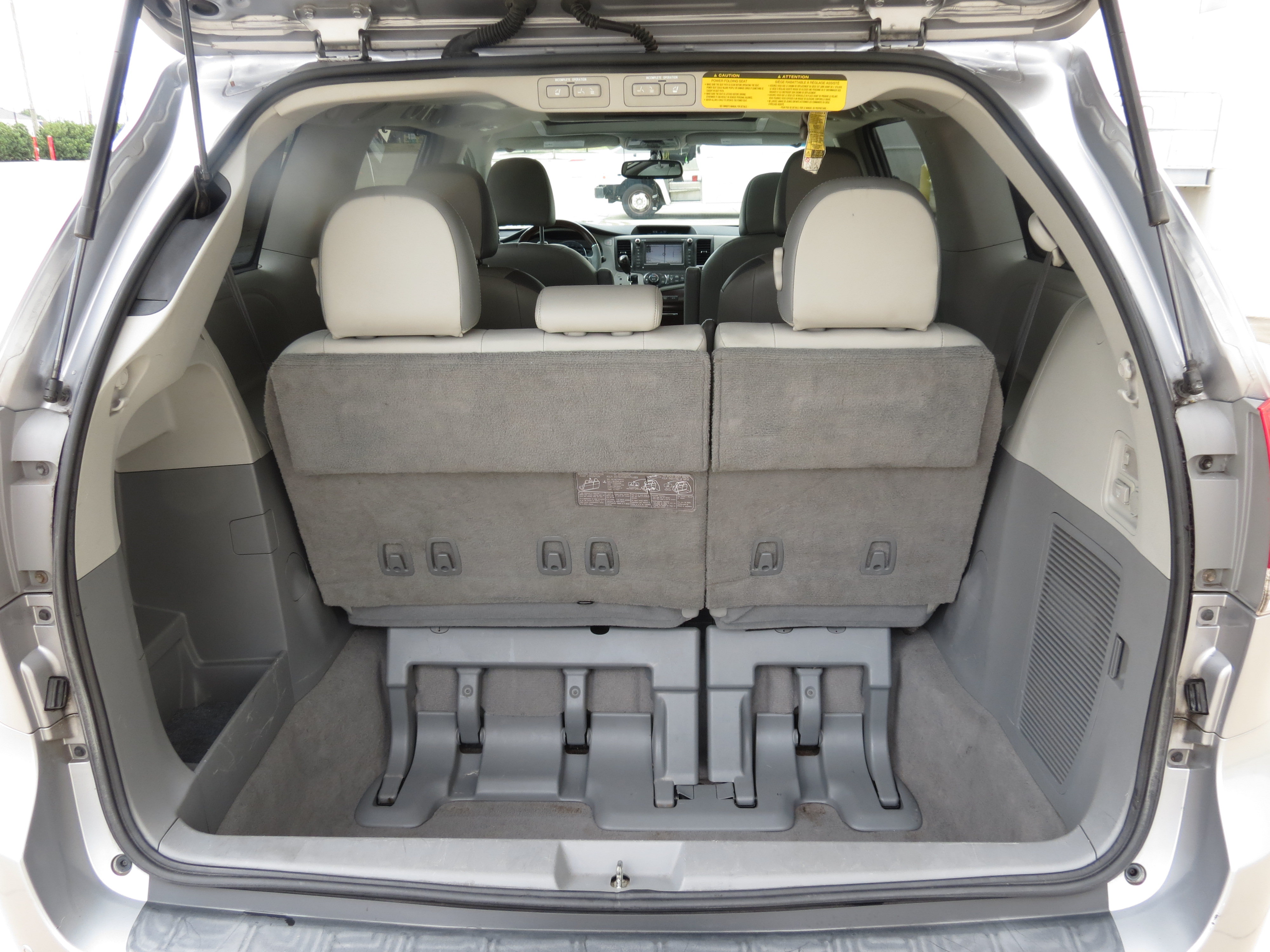 Used 2011 Toyota Sienna Limited w/ Premium Pkg FWD image 35