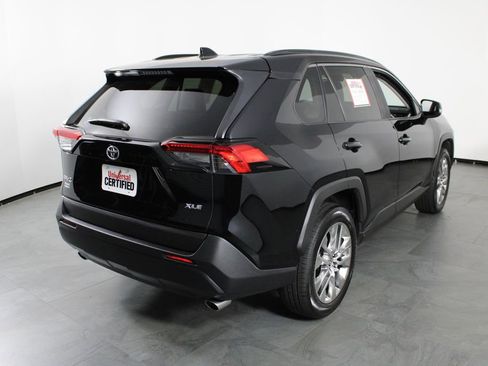 Used 2021 Toyota RAV4 XLE Premium image 15